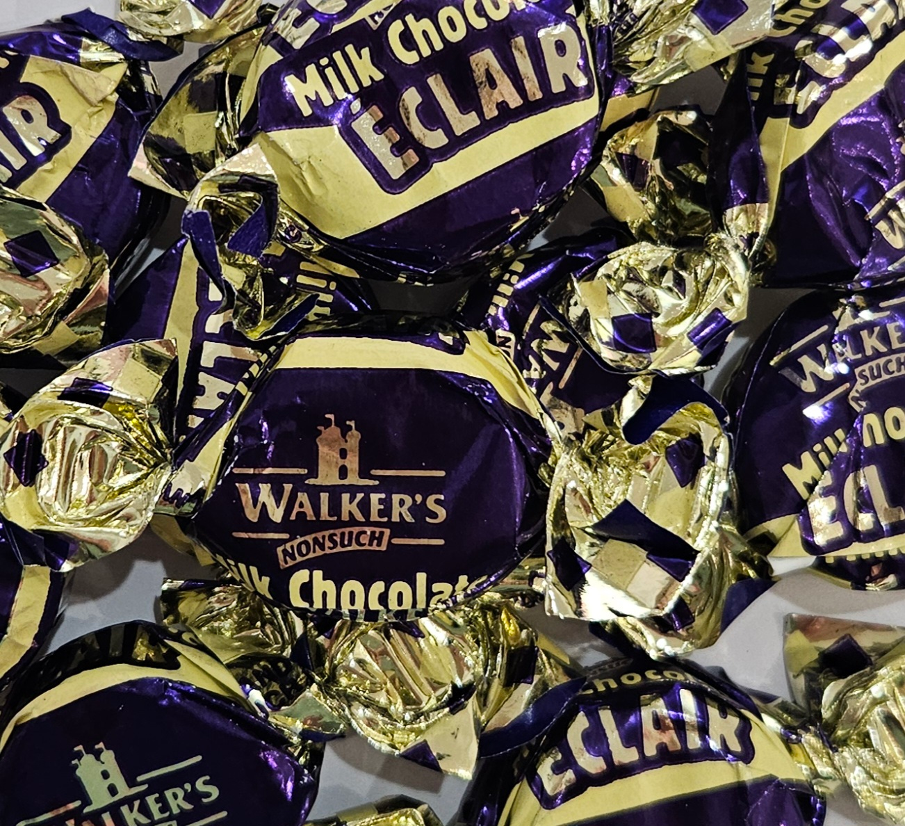 Walkers Milk Choc Eclairs 100g